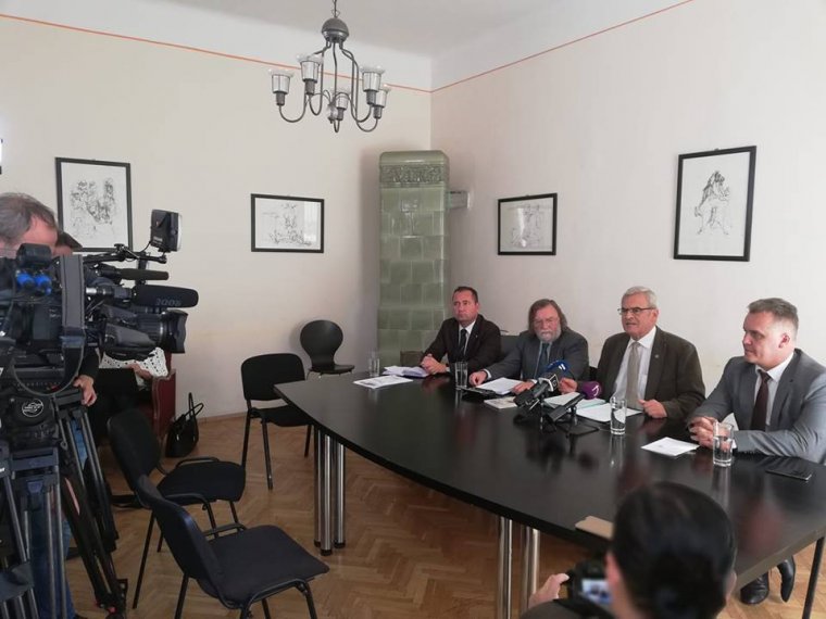 Az autonómia fontosságát hangsúlyozta Tőkés László a Kárpát-medencei Magyar Autonómia Tanács budapesti ülésén