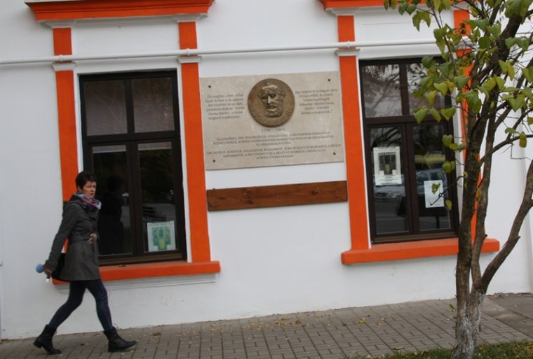 Elutasították Tanasă kovásznai Széchenyi-dombormű miatt benyújtott keresetét