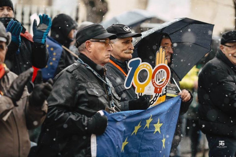 Négy pontból álló nyilatkozatot adtak ki a kormány ellen egy éve tüntető nagyszebeni #Văvedem mozgalom tagjai