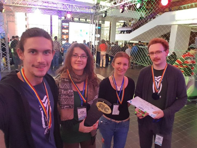 Robotépítő diákok sikere – a nyertes marosvásárhelyi csapat a jövő évi pekingi versenyre készül a továbbfejlesztett drónnal