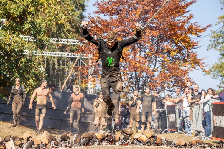 Egy lábbal, két mankóval a rajtnál: a háromszéki Keresztes Zsolt hamarosan megkapja személyre szabott Genium X3 robotlábát