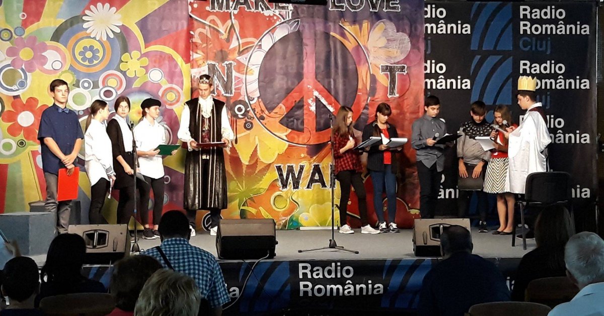A diákok két nyelven felolvasták Arany János A walesi bárdok című alkotását is •  Fotó: Nánó Csaba