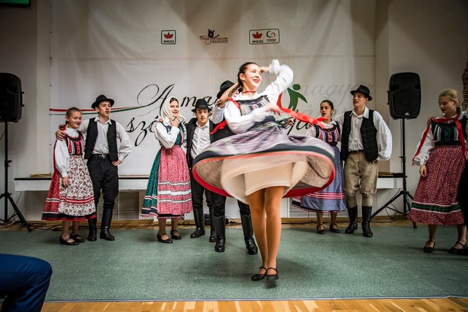 Olyan szolgáltatásokkal kell vonzóvá tenni intézményeinket  amelyeknek a közösségépítés képezi az alapját, és amelyek a többségi iskolákban nem elérhetőek &bullet;  Fotó: RMDSZ