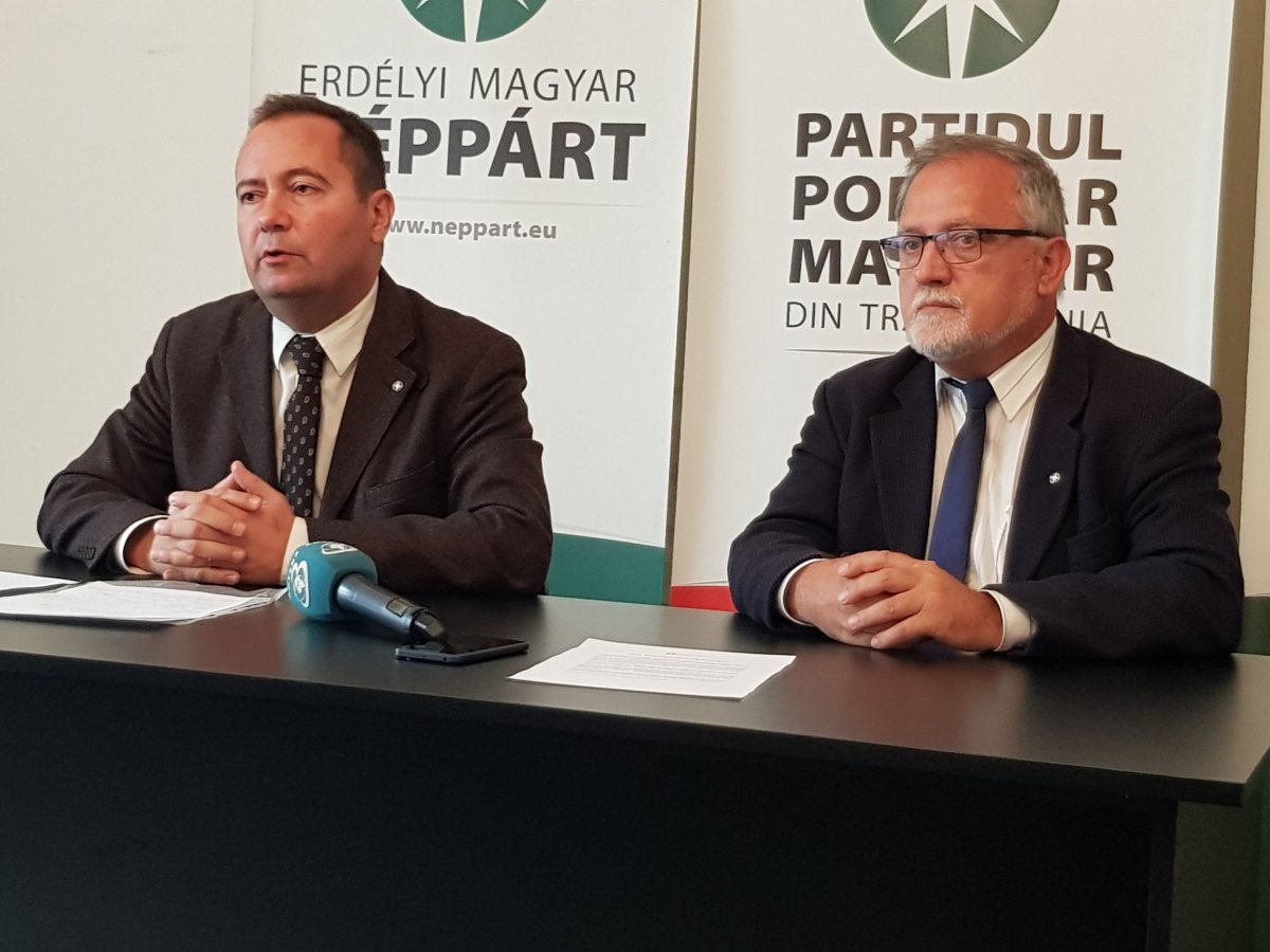 Szilágyi Zsolt és Zatykó Gyula a keddi nagyváradi sajtótájékoztatón •  Fotó: Bálint Eszter