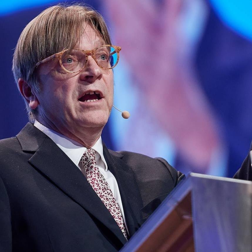 Verhofstadt arra hívta fel a  figyelmet, hogy a román kormánynak be kell váltania a jogállamisággal kapcsolatos ígéreteit. •  Fotó: Facebook/Guy Verhofstadt
