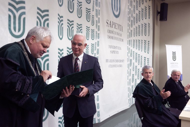 Harcolni és építeni – Bocskai-díjjal tüntette ki Balog Zoltán miniszterelnöki biztost a Sapientia egyetem Kolozsváron