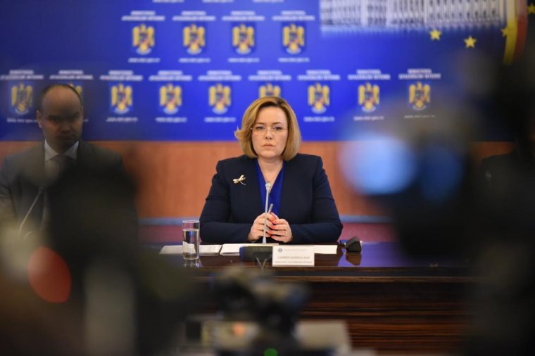Úzvölgyi temetődúlás: a magyar ultrákat vizionáló belügyminiszter szerint senki nem sérült meg, a csendőrök példásan jártak el