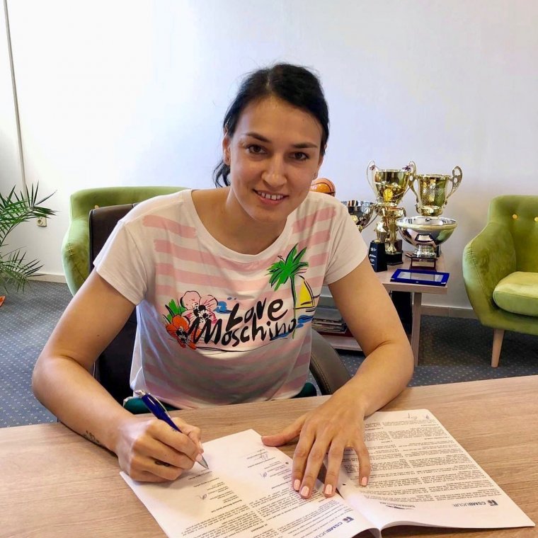 Szerződést hosszabbított bukaresti csapatával Cristina Neagu, ő lehet a legjobban fizetett közalkalmazott