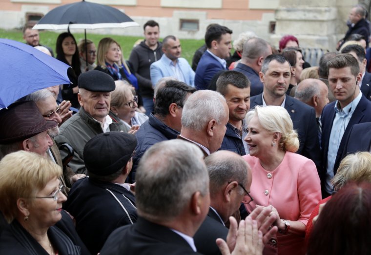 Kolozsvárhoz hasonlóan Aradon is tüntetők fogadták Viorica Dăncilă miniszterelnököt