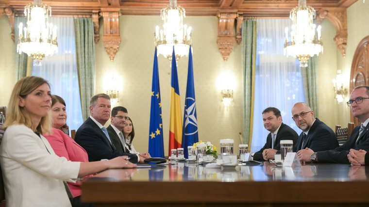 Predoiu az ügyvivő kormányfő, Iohannis kedden külön konzultál az RMDSZ-szel