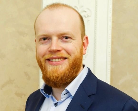Bálint Csaba szerint nem kell túlságosan felfújni a Románia számára kedvező adatot •  Fotó: Facebook/OTP Bank Románia