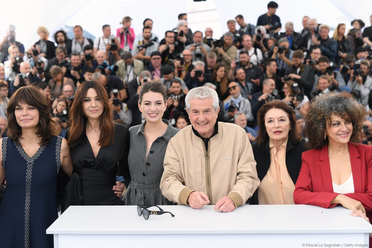 Claude Lelouch rendező a színésznők társaságában •  Fotó: Cannes-i fesztivál/Facebook