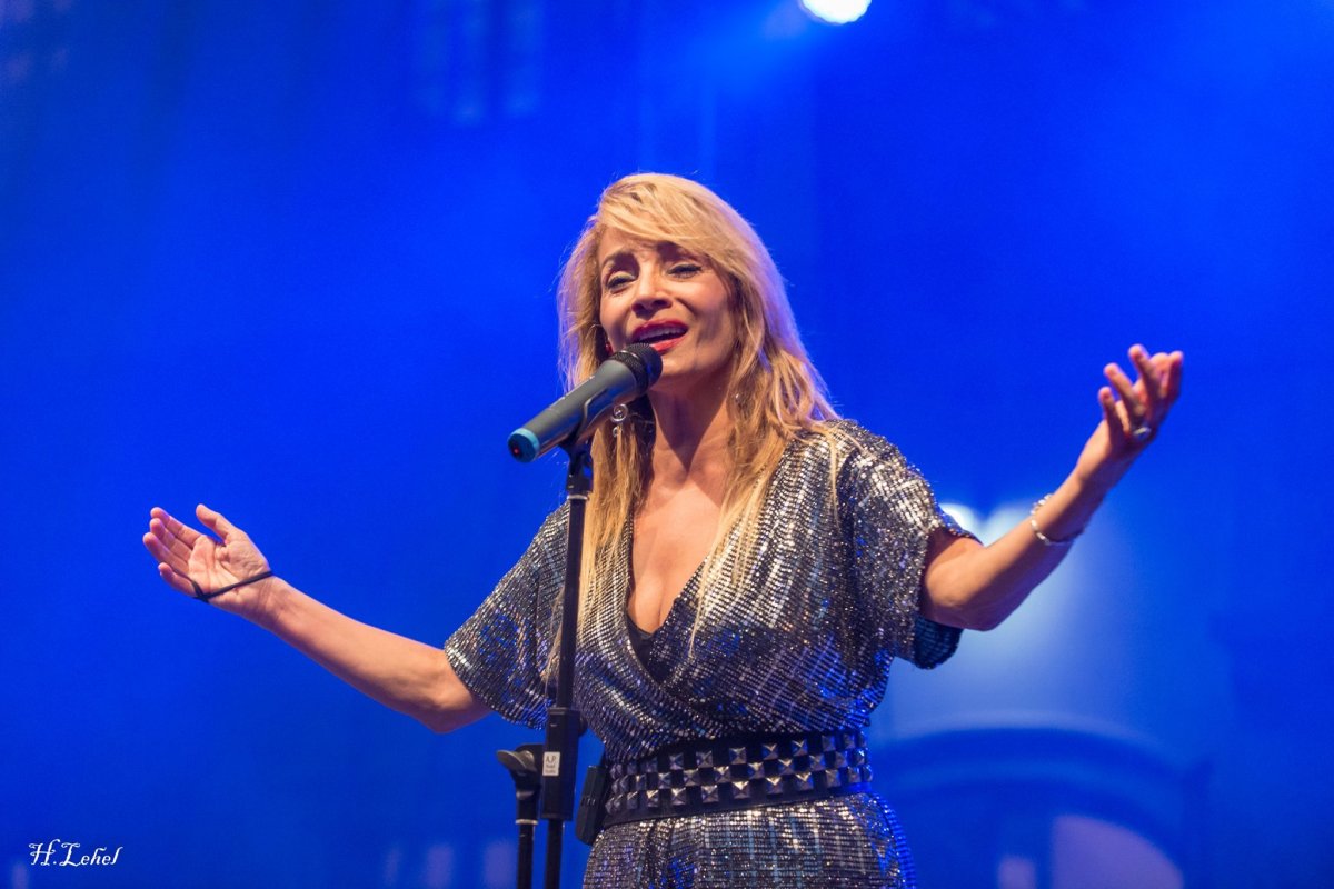 Keresztes Ildikó színes repertoárral, áthangszerelt dalokkal készül a szeptember 14-ei koncertre •  Fotó: Harácsek Lehel