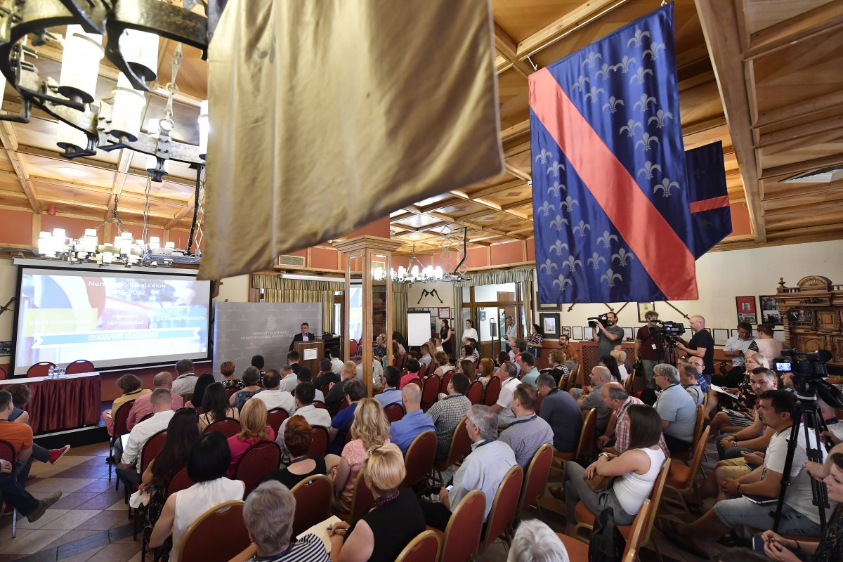 A külhoni magyar újságírók megvitatták a sajtó helyzetét Visegrádon &bullet;  Fotó: MTI/Illyés Tibor