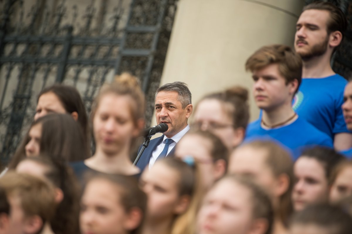 Potápi Árpád János ünnepi köszöntőt mond a nemzeti összetartozás napján rendezett ünnepségen &bullet;  Fotó: MTI/Balogh Zoltán