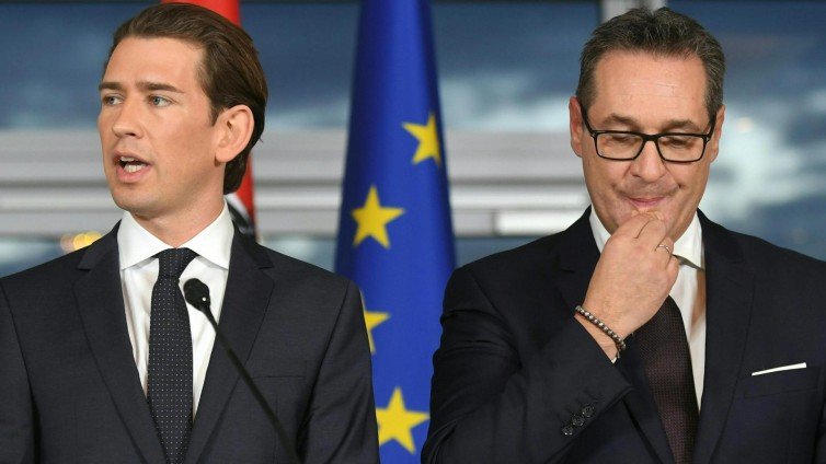 Betelt a pohár. Elválnak Sebastian Kurz (balra) és Heinz-Christian Strache útjai &bullet;  Fotó: Dpa-Bildfunk/APA/Roland Schlager