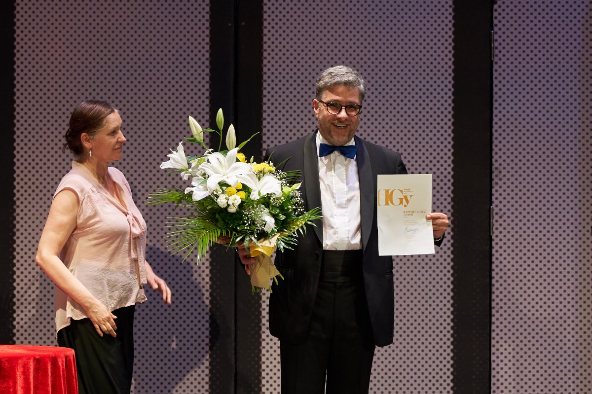 Az évad legjobb drámai színészének járó díjat 2019-ben a szatmárnémeti közönség Rappert-Vencz Gábornak ítélte •  Fotó: Harag György Társulat