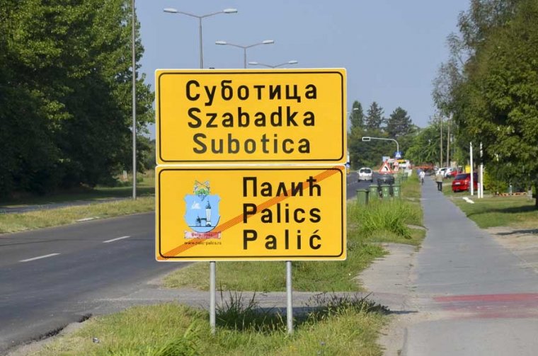 A polgárokon is múlik az anyanyelvhaszná­lat: hasonló problémák, eltérő szabályozások a Kárpát-medence magyarlakta országaiban