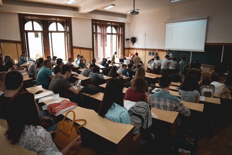 A fakultások több mint egytizedén kizárólag online zajlik az elsőévesek oktatása