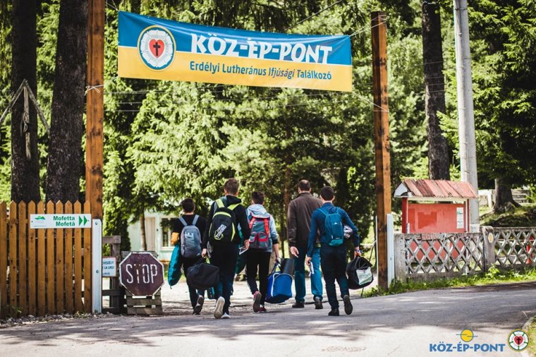 „Szeretsz-e engem?” Az anyanyelv és a hit megőrzésére biztatta Soltész Miklós a tusnádfürdői lutheránus tábor résztvevőit