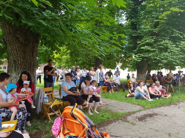 Szeretni és elengedni – hivatásos nevelőszülők idézték fel munkájuk örömteli és szívszaggató pillanatait az oltszemi találkozón