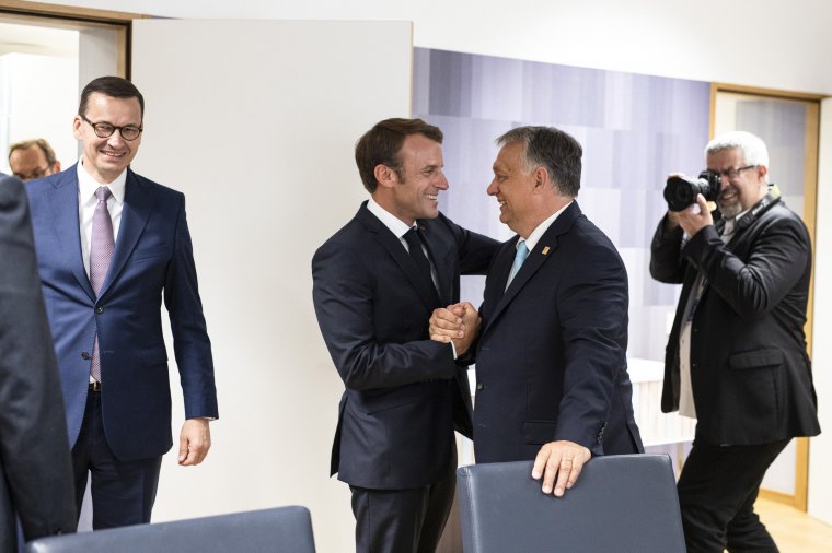 Orbán Viktor és Emmanuel Macron „aknamunkájának” tulajdonítja bukását Manfred Weber