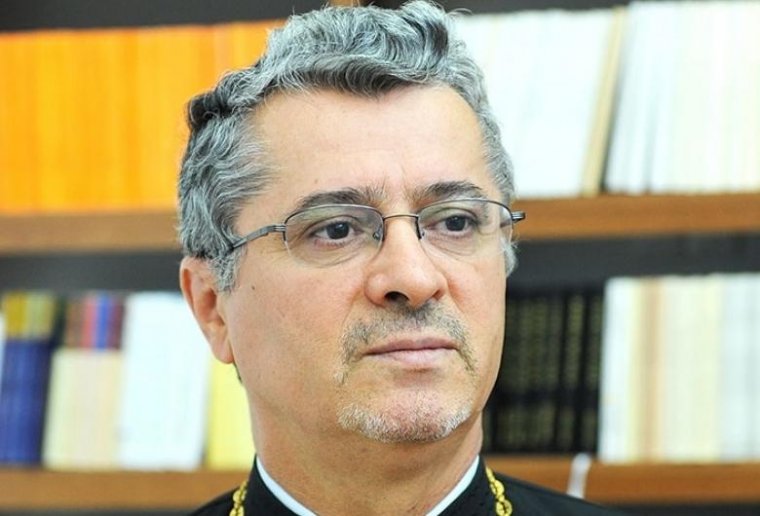 Össztűz zúdul a nemi erőszak áldozatait hibáztató bukaresti ortodox dékánhelyettesre