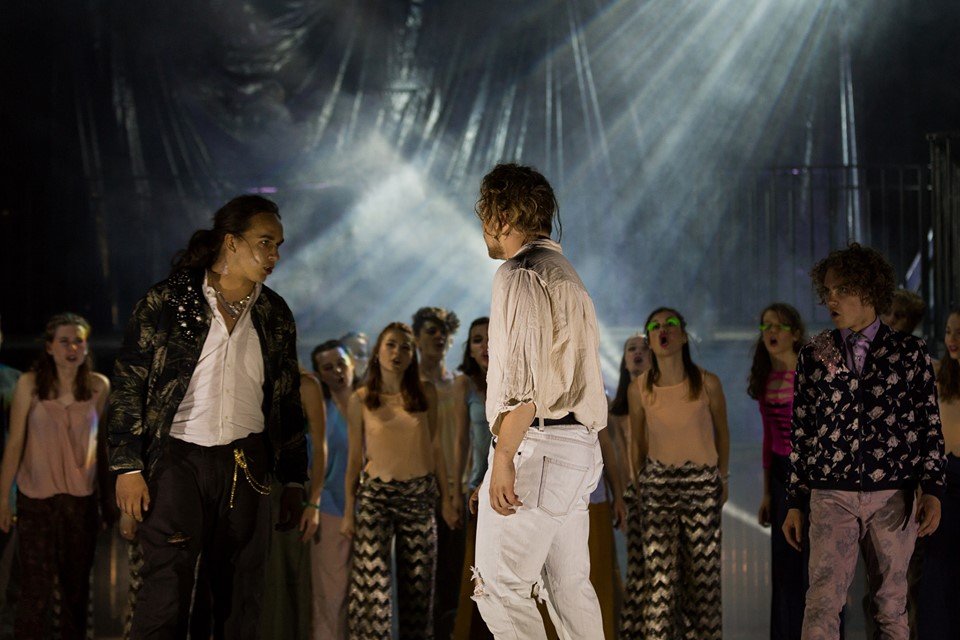 Rómeó és Júlia „Apáczai” módra. A William Shakespeare drámája nyomán készült musical magával ragadta a nagyérdeműt •  Fotó: Facebook