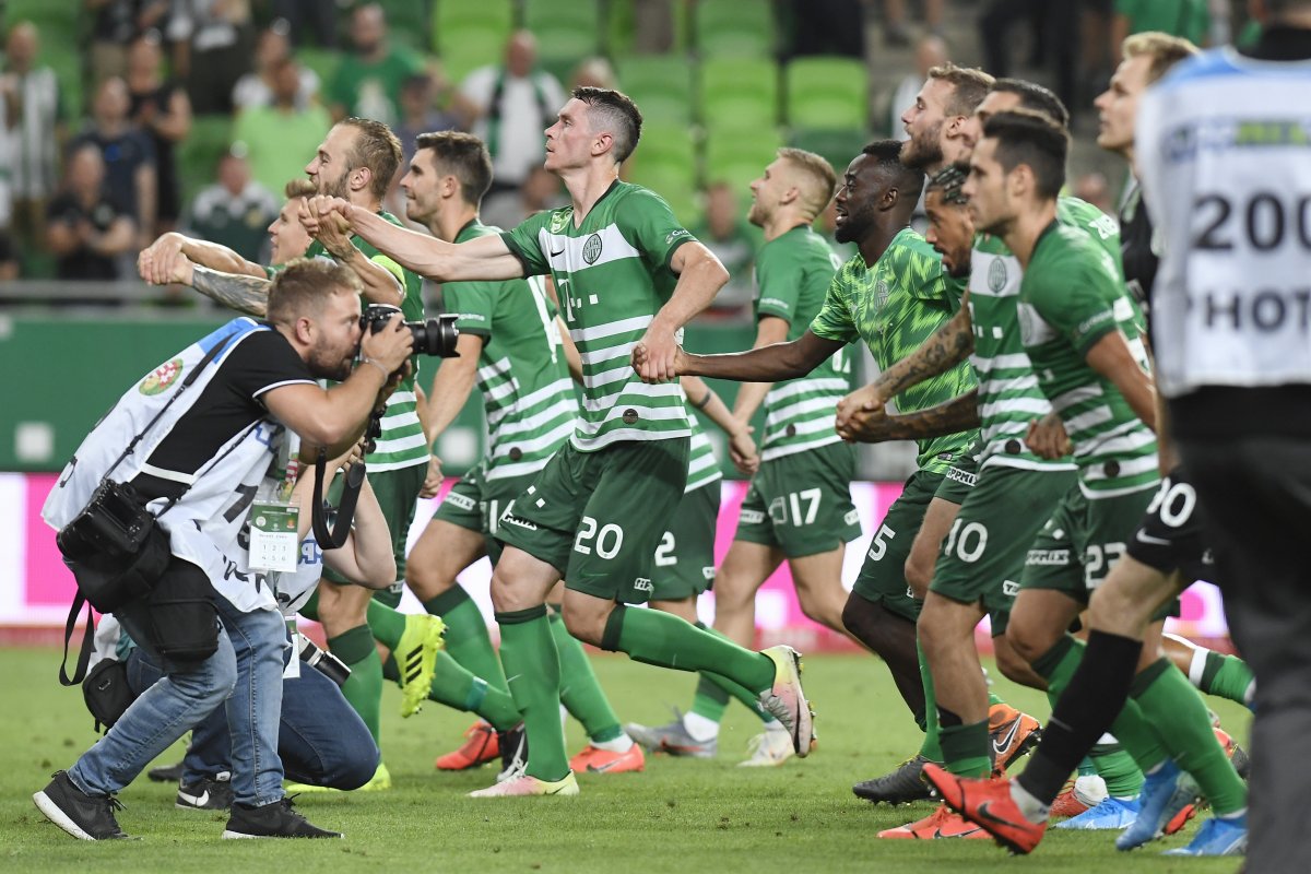 A Ferencváros játékosai örülnek a megnyugtató hazai győzelemnek •  Fotó: MTI/Koszticsák Szilárd