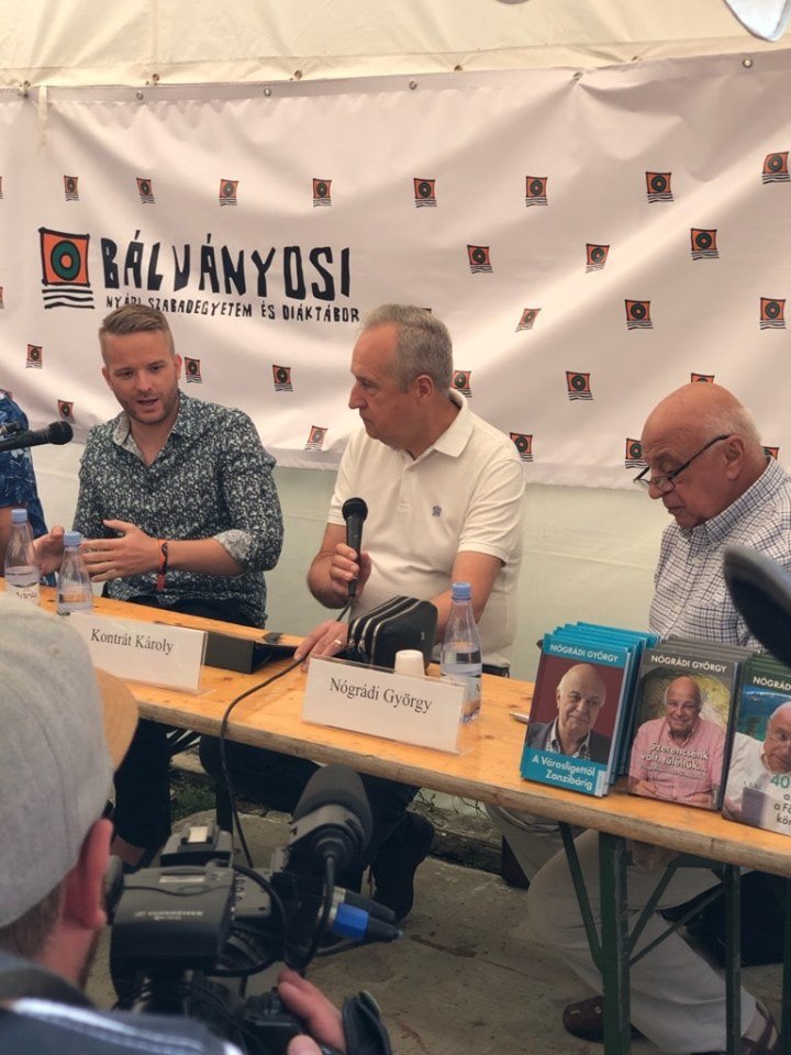 Kontrát Károly (középen): a biztonság a legfontosabb közösségi érték. &bullet;  Fotó: Facebook/Kontrát Károly