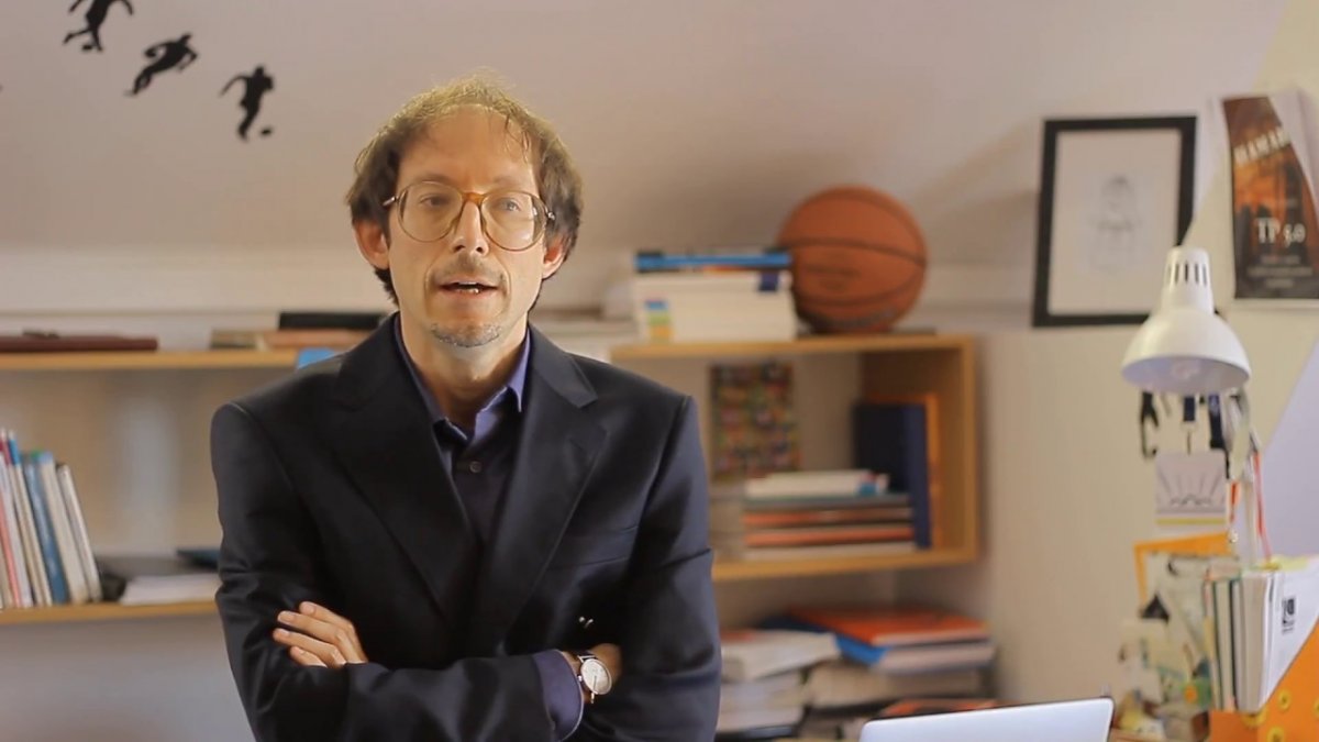 Péter László szociológus szerint mentalitásváltásra és az oktatás mielőbbi korszerűsítésére van szükség &bullet;  Fotó: YouTube