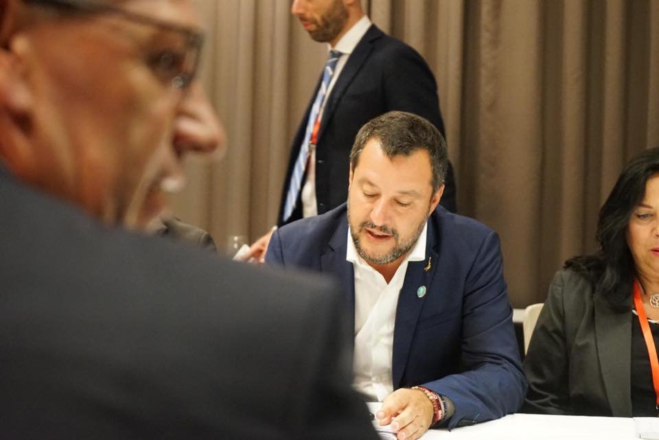 Matteo Salvini miniszterelnök-helyettes, belügyminiszter következetes, kemény politikája egyre népszerűbb Olaszországban &bullet;  Fotó: Facebook/Matteo Salvini