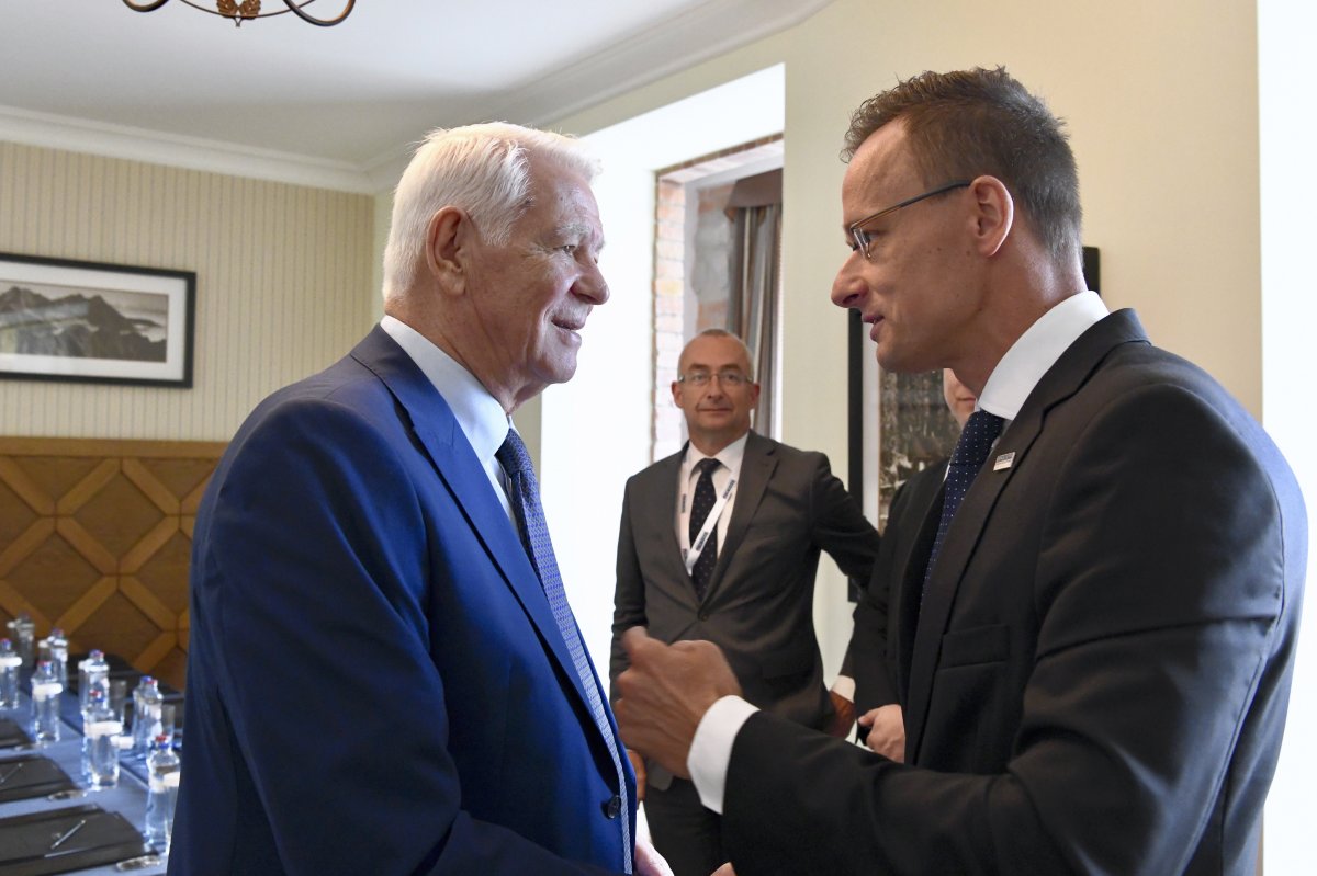 Odamondtak. Teodor Meleşcanu és Szijjártó Péter a szlovákiai megbeszélésen •  Fotó: MTI/KKM/Mitko Sztojcsev