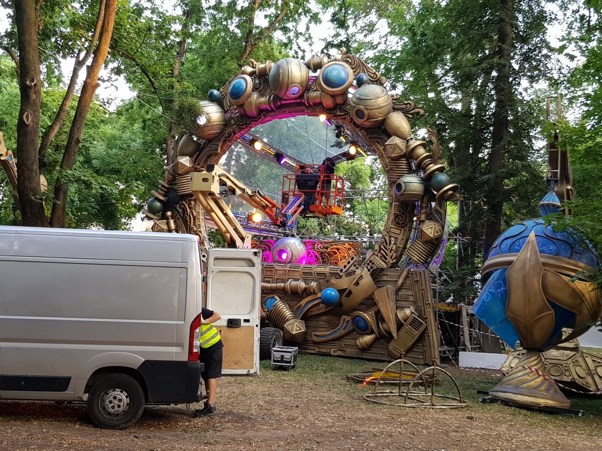 A megannyi színpad és díszlet negyven tervező és építész munkáját dicséri •  Fotó: Rostás Szabolcs