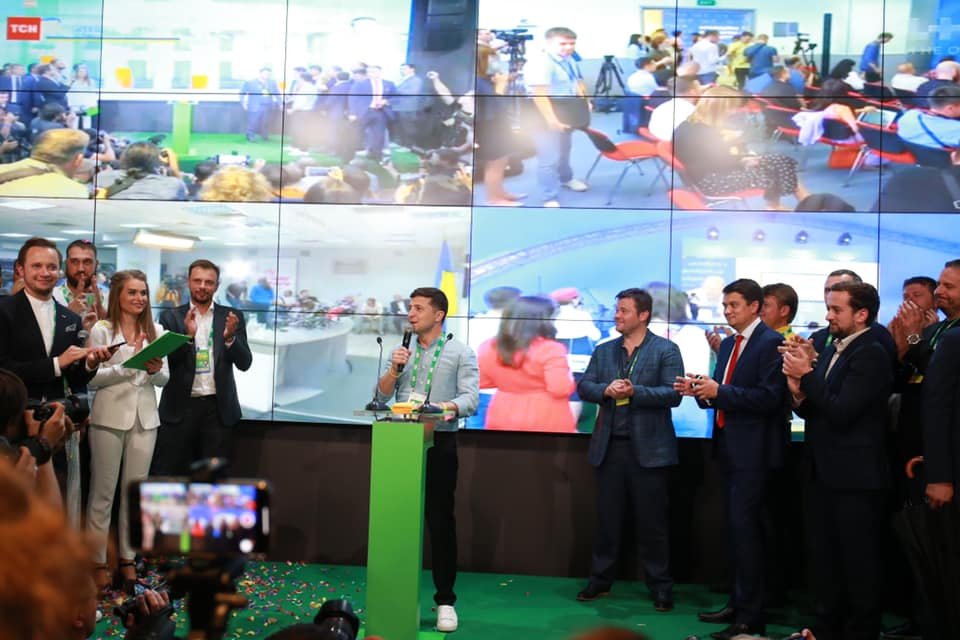 &bullet;  Fotó: Facebook/Sluga Narodu