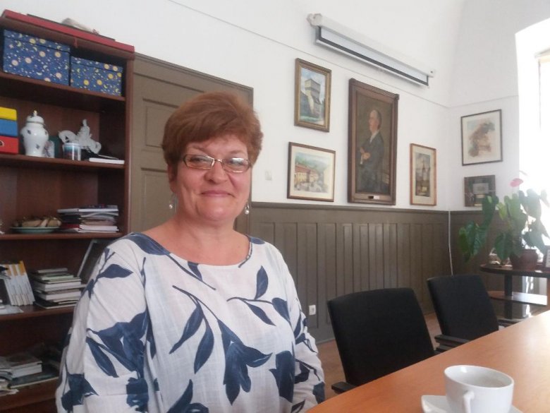 Szőcs Ildikó igazgató huszonöt év múlva is gyerekzsivajjal tele
kollégiumot szeretne Nagyenyeden •  Fotó: Pap Melinda