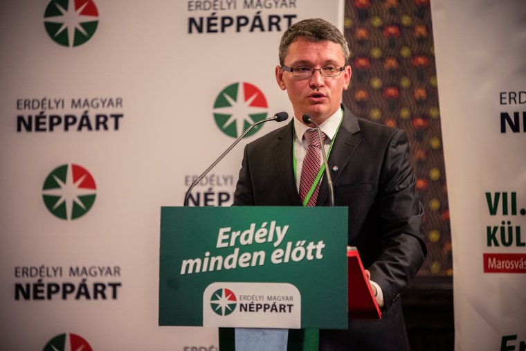 Az EMNP küldöttgyűlése megerősítette Csomortányi Istvánt a pártelnöki tisztségben