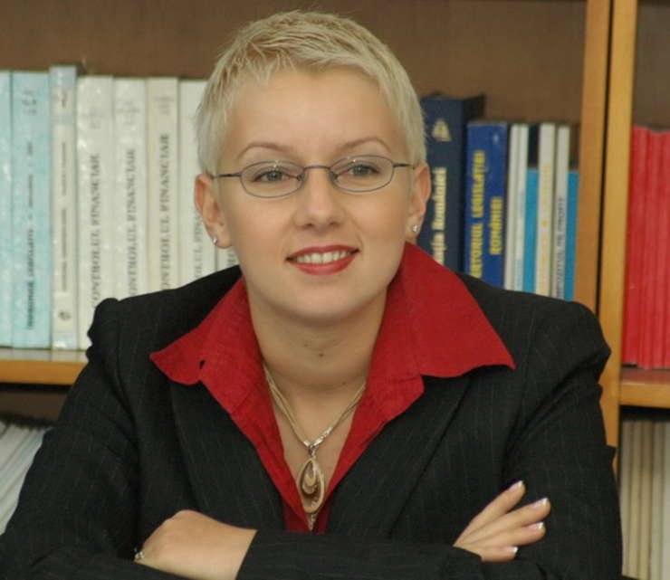 Hajba kapott Klaus Johannis államfő a bírói testülettel