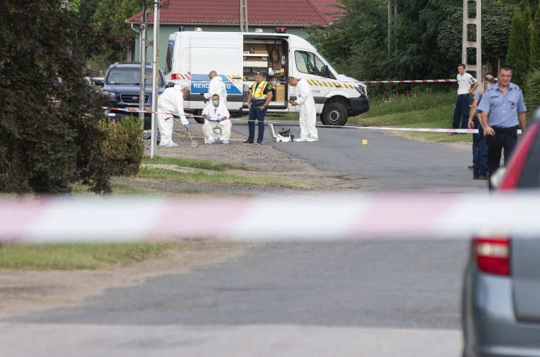 Kettős gyilkosság Nyíregyházán: lelőtték apát és fiát