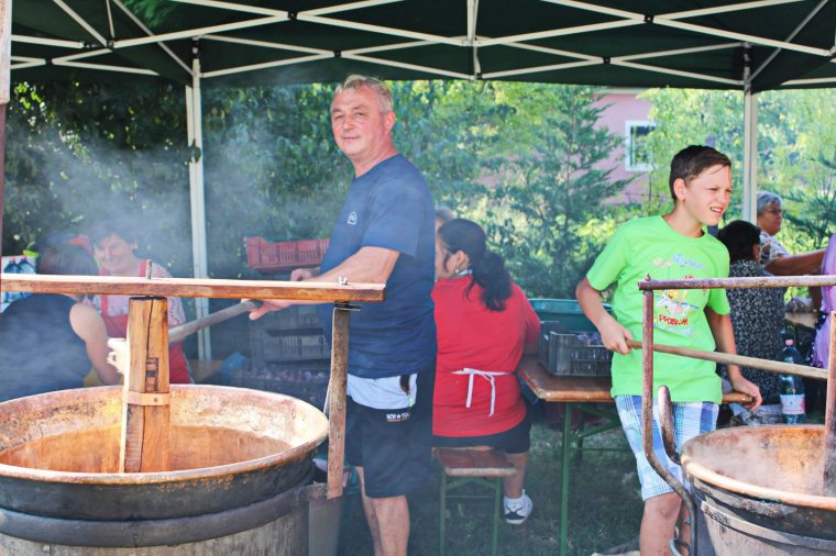 A térség főzőinek színe-java kavarta a lekvárt a szilágysági Kémer szilvaünnepén