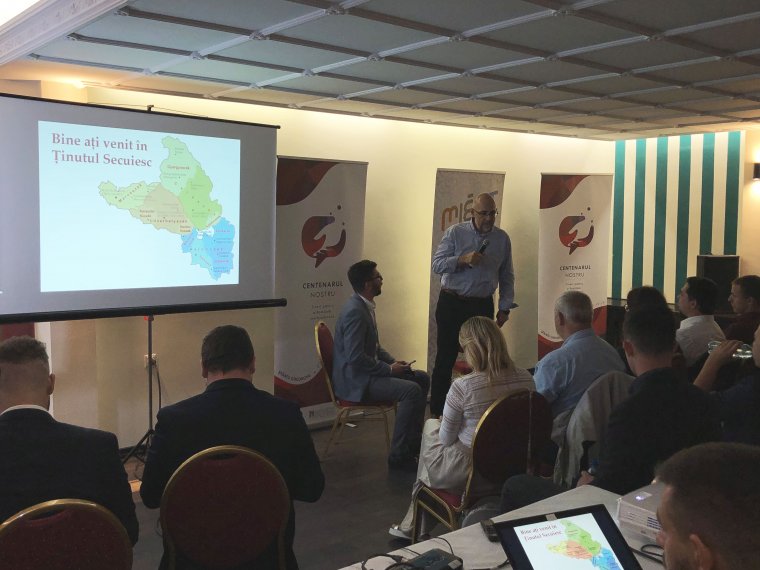 Kelemen Hunor magyar és román ifjúsági vezetők előtt: nem bírálni kell Orbán Viktort, hanem lemásolni