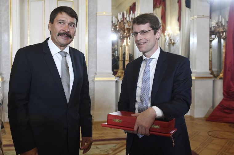 Roska Botond neurobiológus, „a remény apostola” kapta a Magyar Szent István-rend kitüntetést