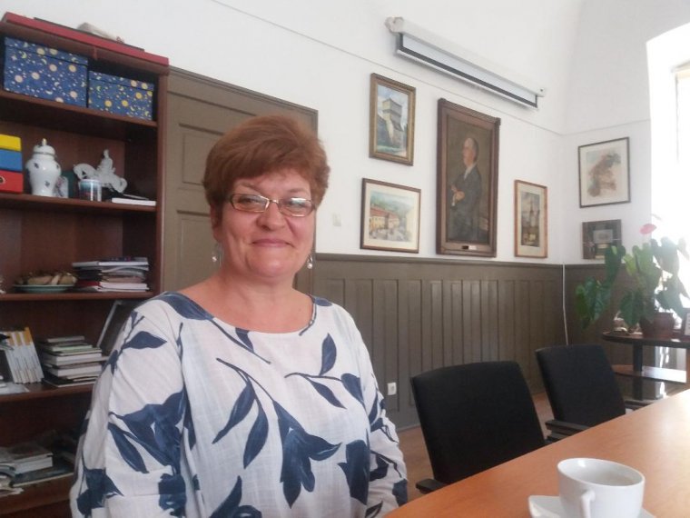 „A gyerekekért öltöztünk gyönyörű köntösbe” – Szőcs Ildikó igazgató a nagyenyedi Bethlen-kollégium 400 éves évfordulójáról