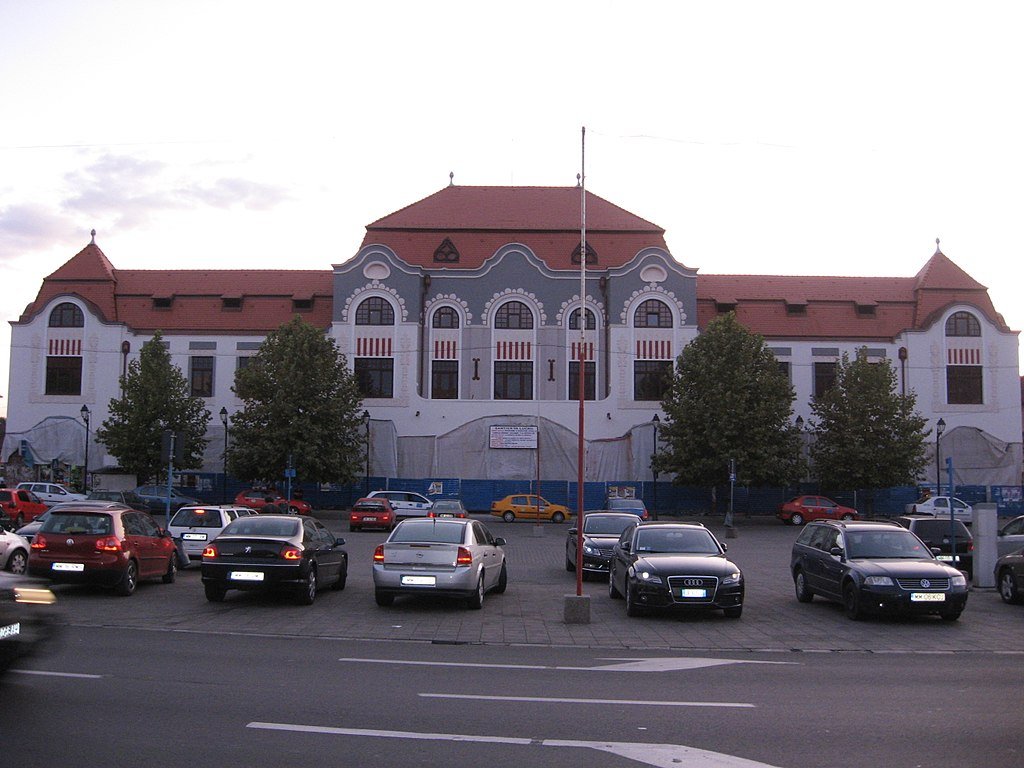 Az egykori István király szálló homlokzatát pár éve újították fel, de a belső munkálatokra még várni kell • Fotó: Wikipédia