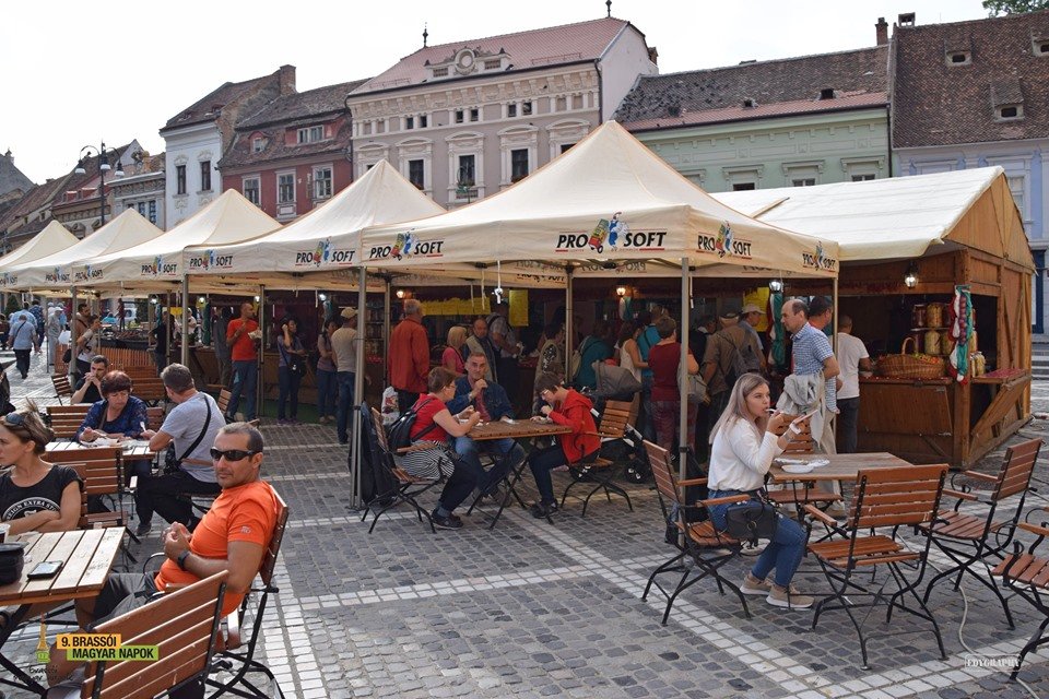 Ráharaptak. A lacikonyhával ízelítőt kívántak nyújtani a magyar gasztronómiából &bullet;  Fotó: Facebook/Brassói Magyar Napok - BMN