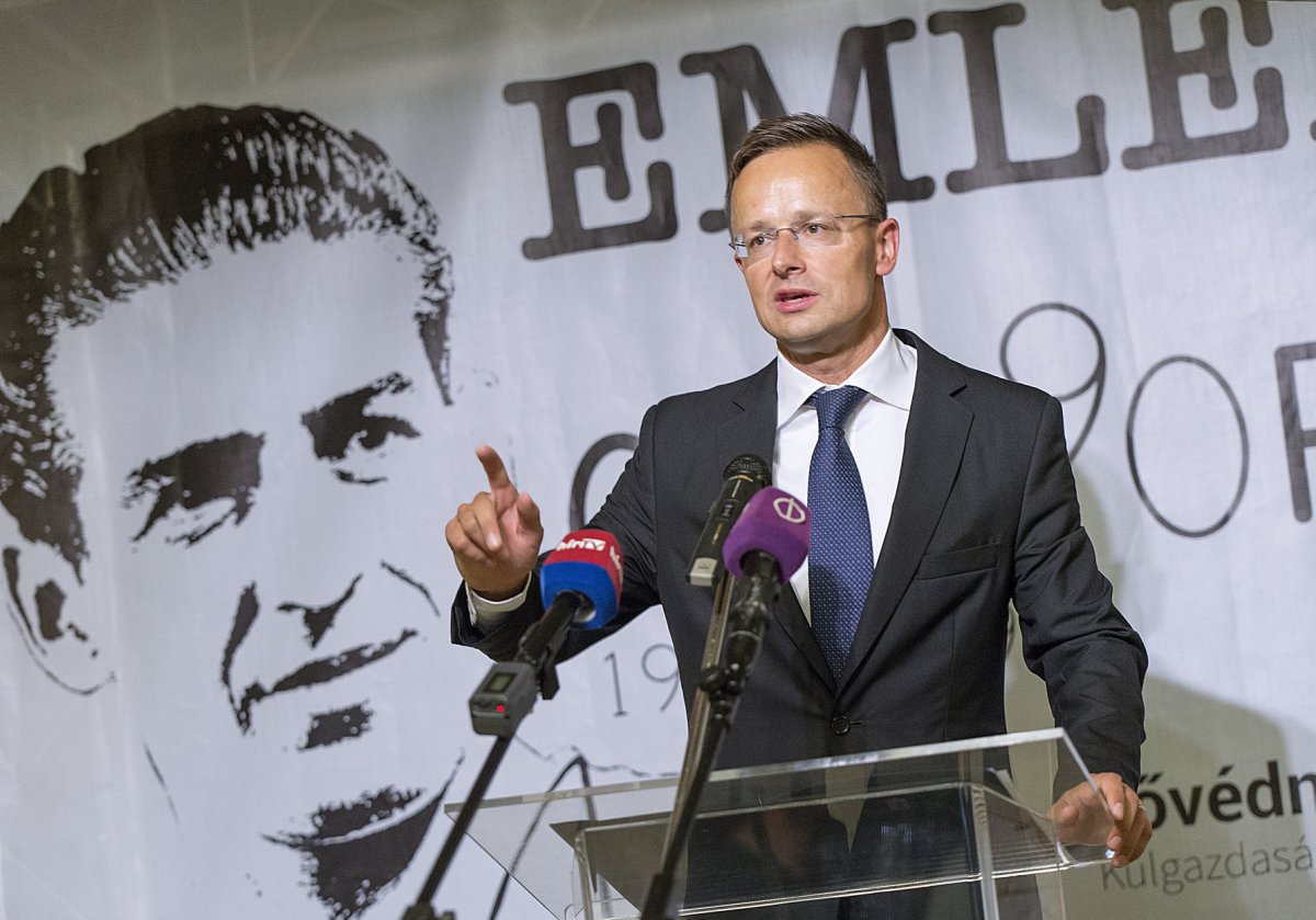Szijjártó Péter beszédet mond a programsorozat megnyitóján •  Fotó: MTI/Krizsán Csaba