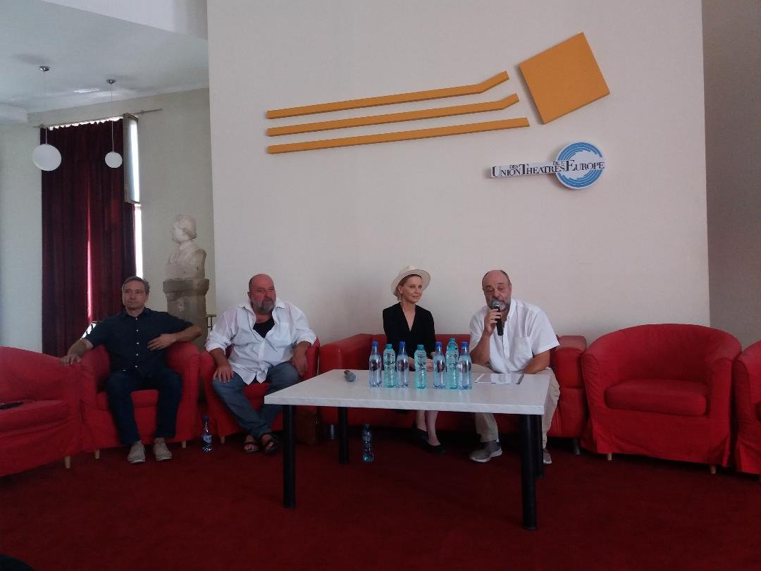 Bogdán Zsolt színművész, Vörös Róbert dramaturg, Eszenyi Enikő rendező és Tompa Gábor színházigazgató a sajtótájékoztatón. •  Fotó: Pap Melinda