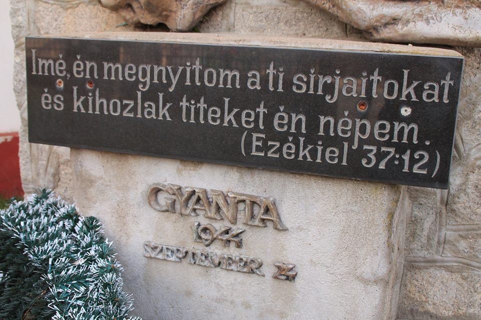 Kegyelet. Vasárnap koszorúzással emlékeznek a gyantai vérengzés magyar áldozataira •  Fotó: Veres Zsolt