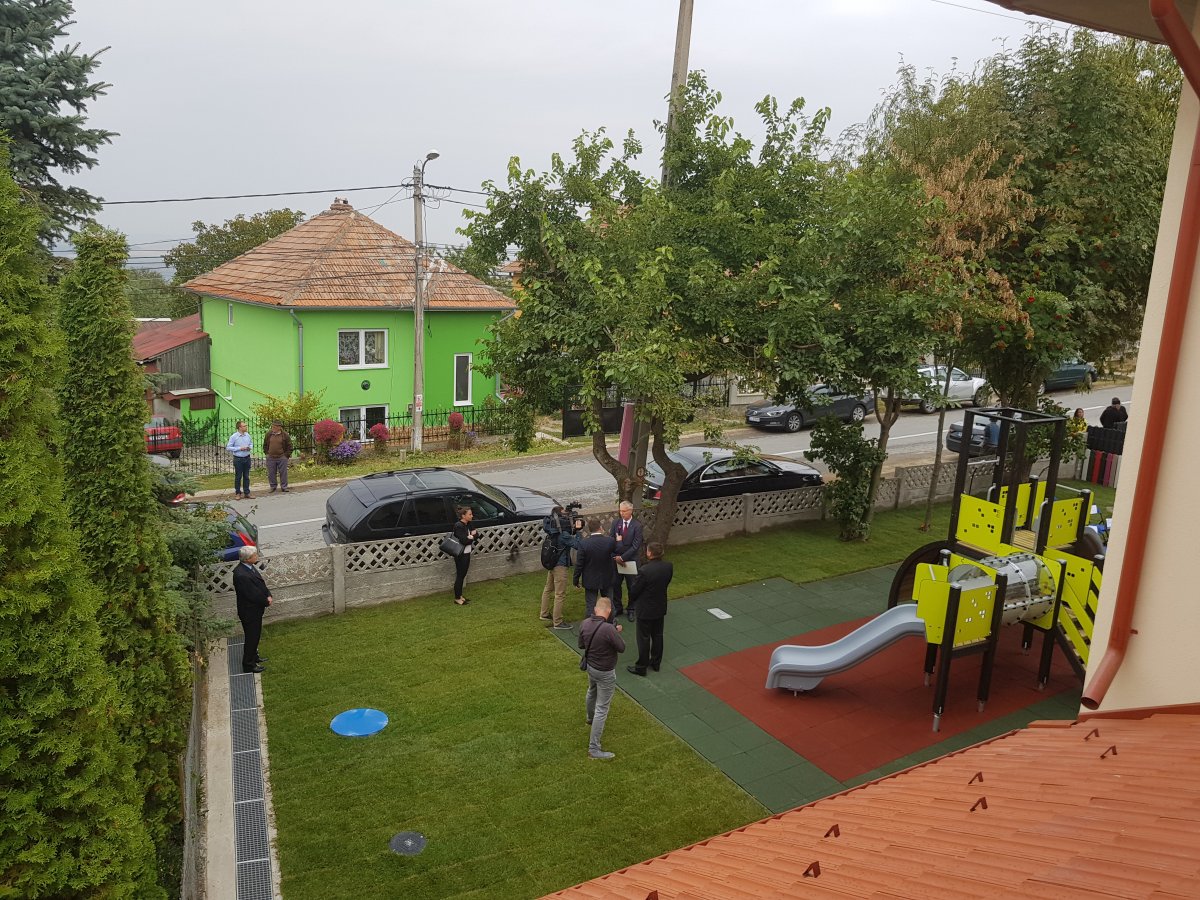 Kilátás az emeletről a játszótérre •  Fotó: Páva Adorján