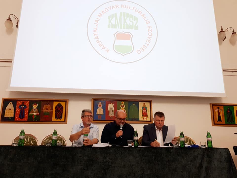 Brenzovics László (középen) szerint öt év magyarellenes kampány, fenyegettetés és intézkedések árnyékában zajlottak az idei ukrajnai választások &bullet;  Fotó: Facebook